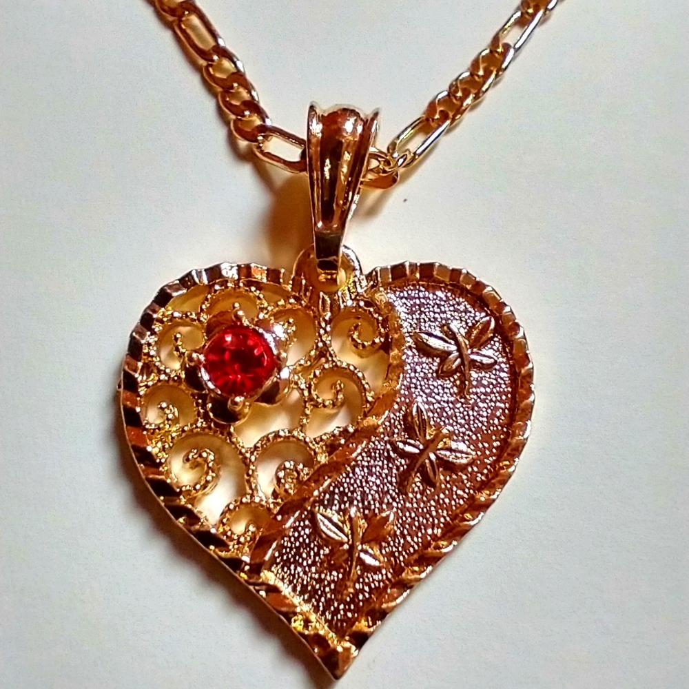 Gold Filled Heart Necklace. Oro Laminado.